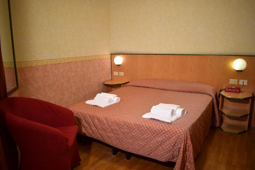 Hotel Baffo Rosso Alba Adriatica Buitenkant foto