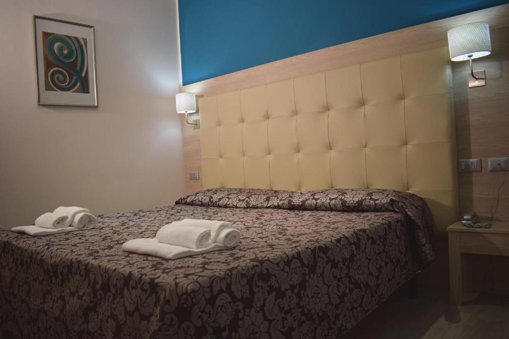 Hotel Baffo Rosso Alba Adriatica Buitenkant foto