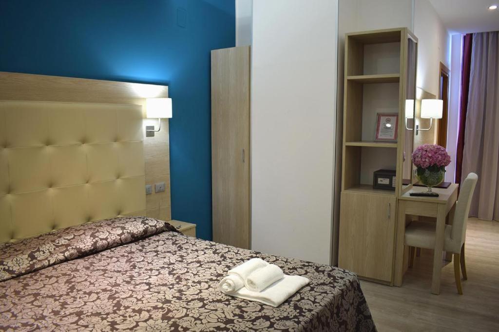 Hotel Baffo Rosso Alba Adriatica Buitenkant foto