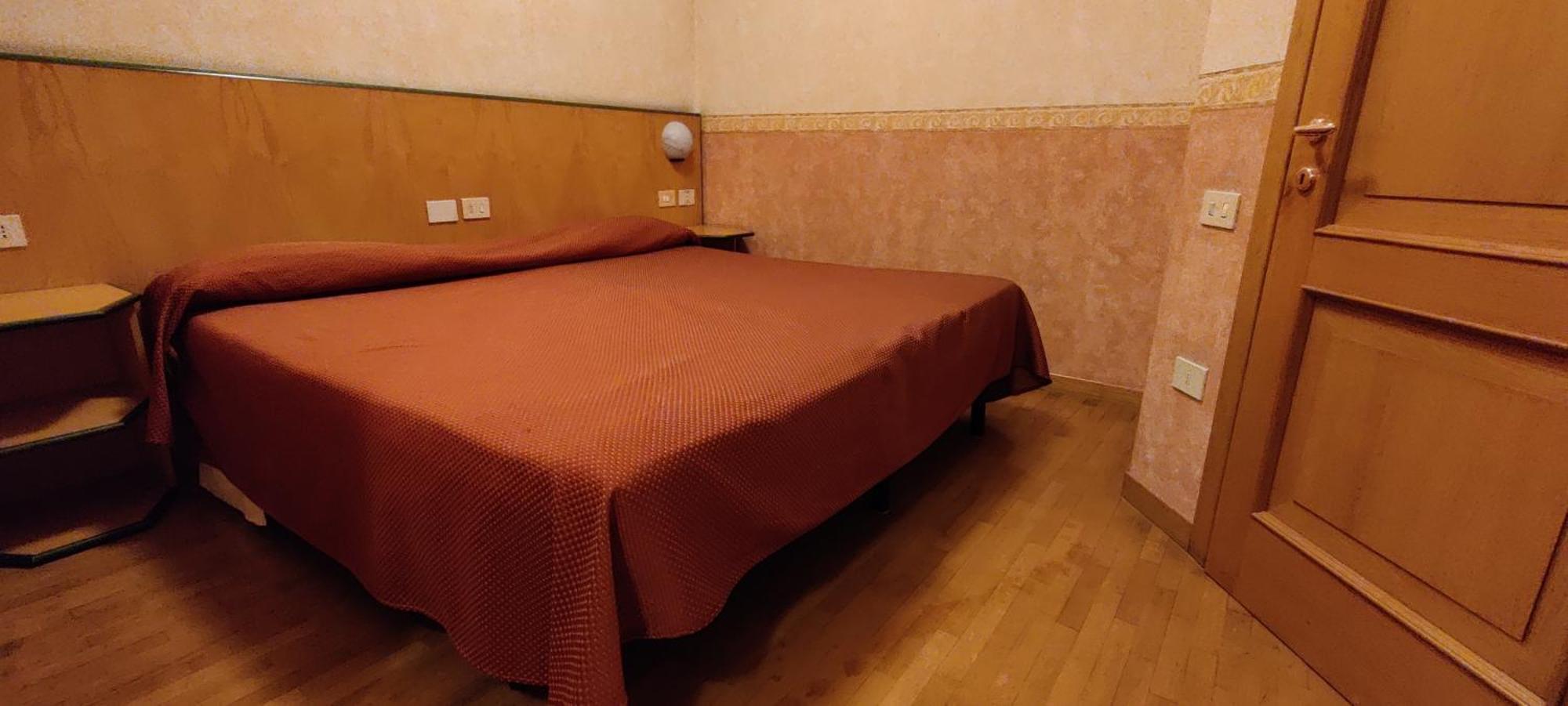 Hotel Baffo Rosso Alba Adriatica Buitenkant foto