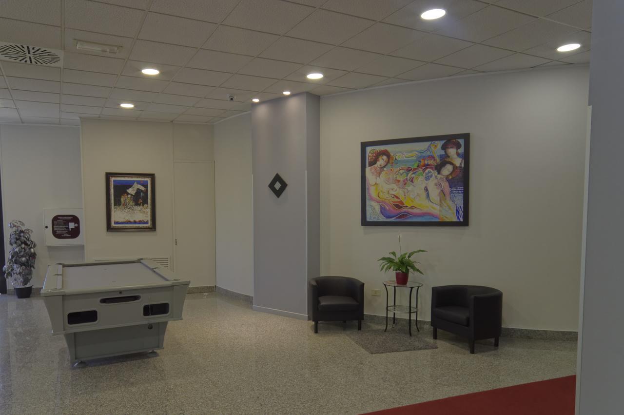 Hotel Baffo Rosso Alba Adriatica Buitenkant foto