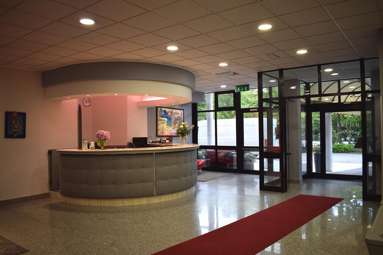 Hotel Baffo Rosso Alba Adriatica Buitenkant foto